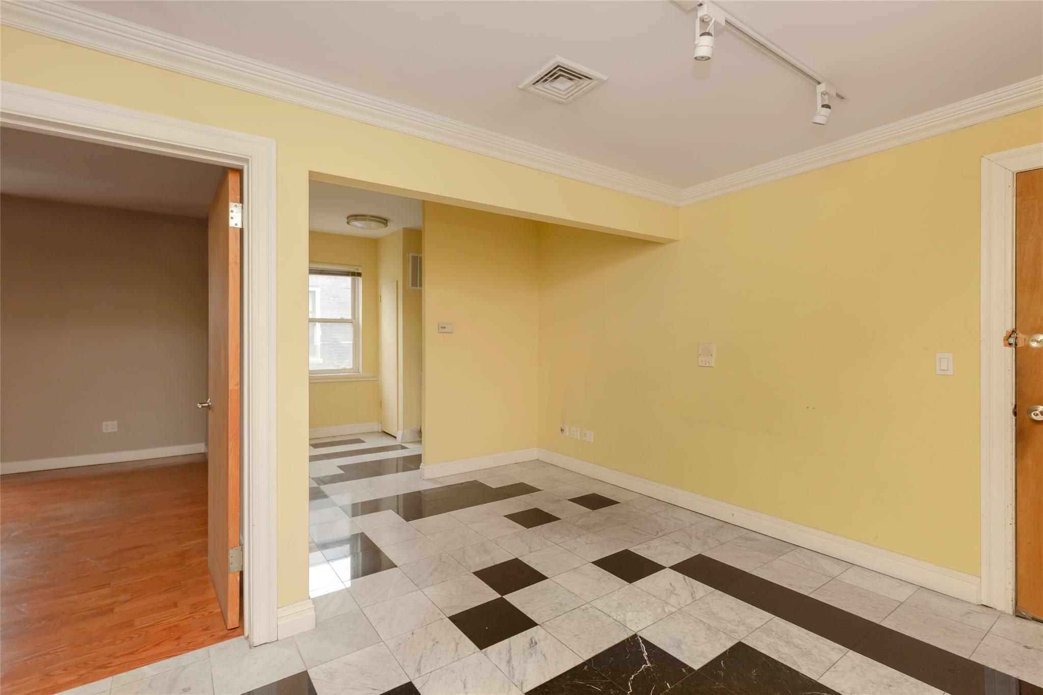 Commercial Lease Tremont  Bronx, NY 10465, MLS-863728-7