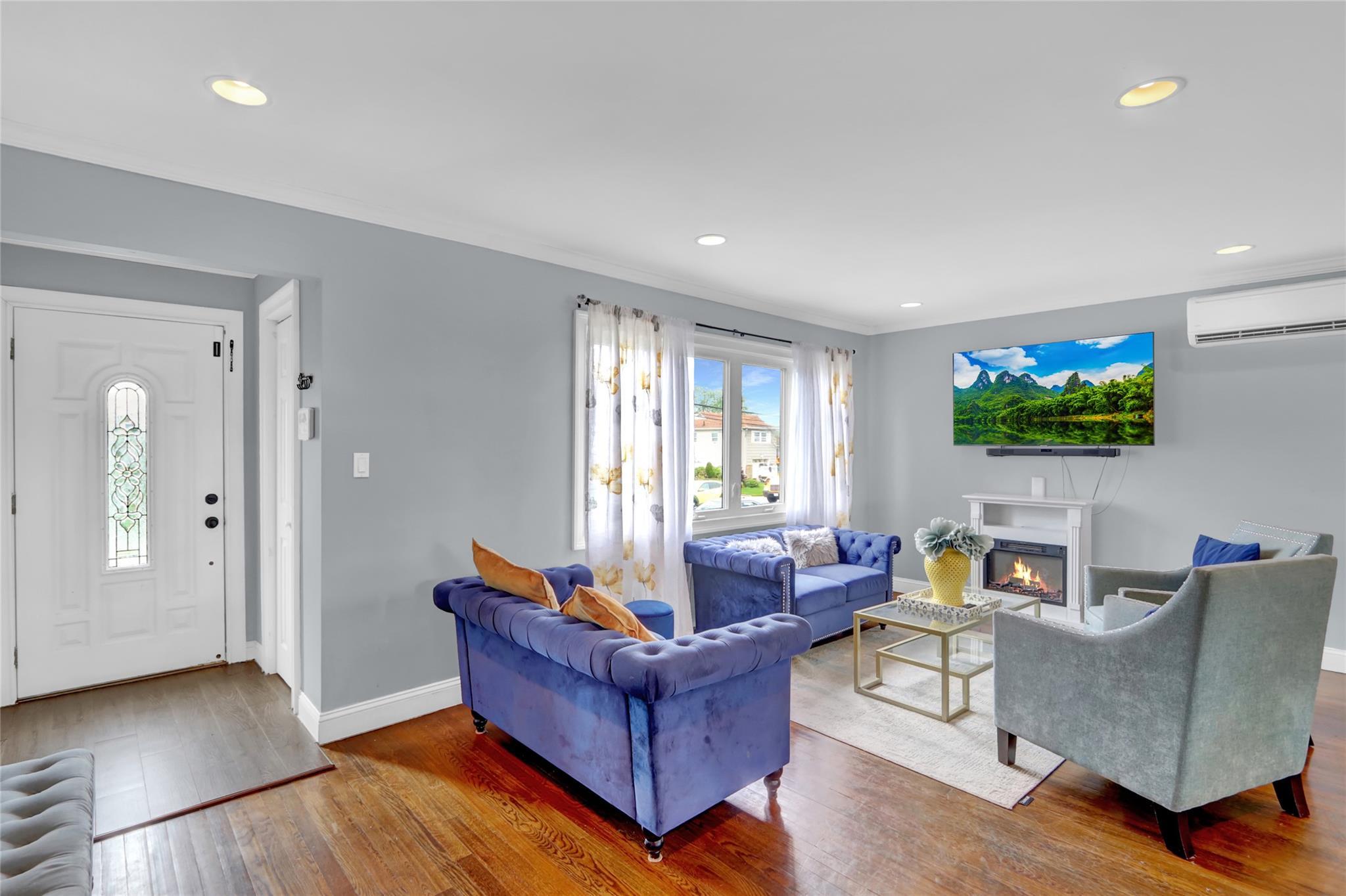 Single Family Miller  Nassau County, NY 11520, MLS-863731-4