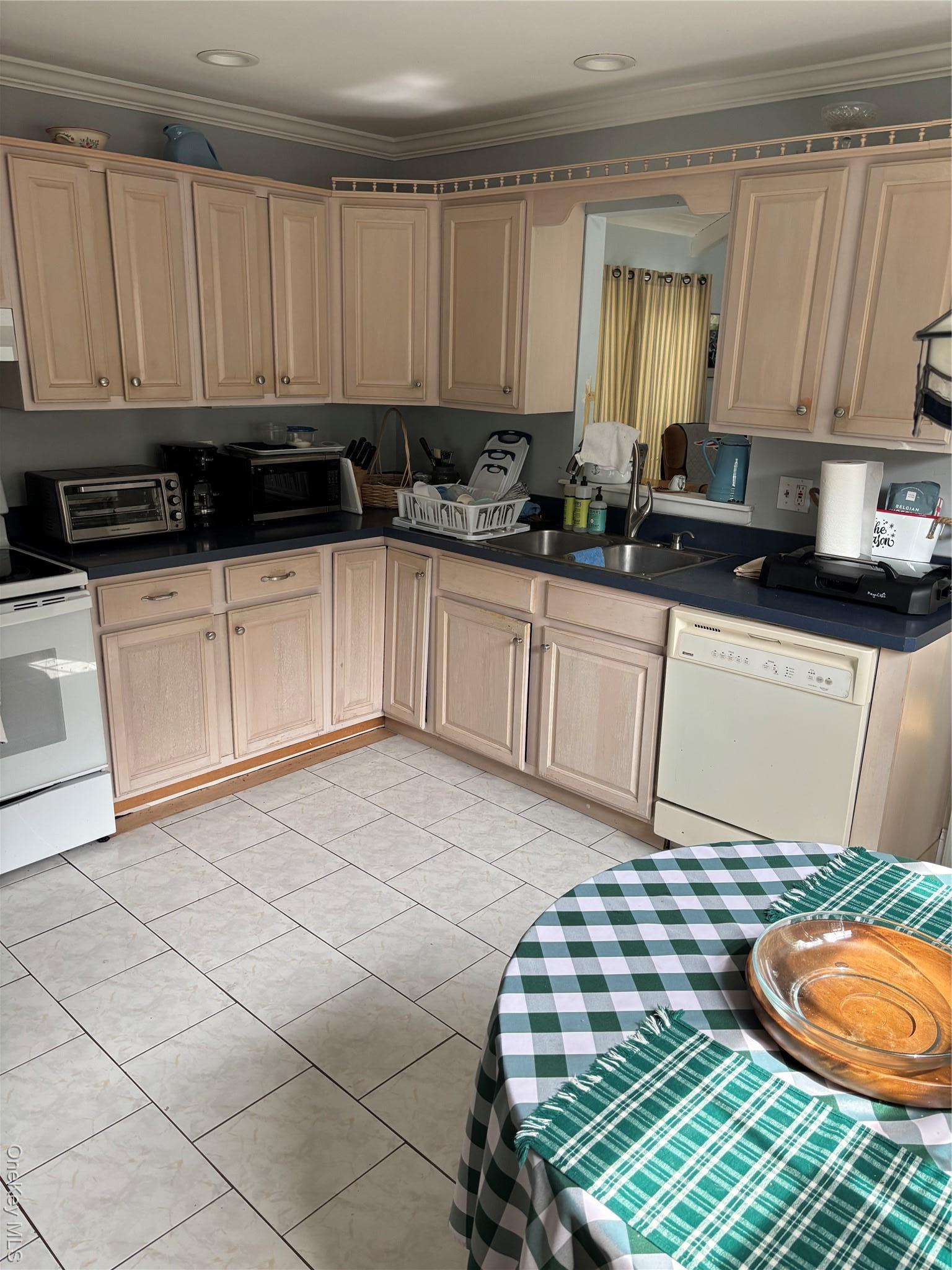 Condo Canterbury Suffolk County, NY 11961, MLS-863784-8