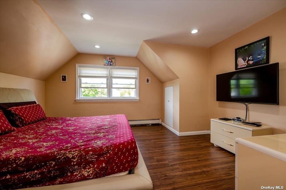Single Family 82nd Road  Queens, NY 11426, MLS-863788-10
