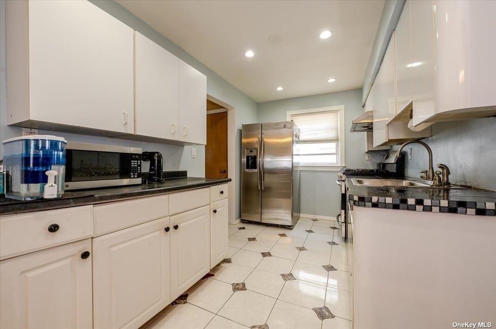 Single Family 82nd Road  Queens, NY 11426, MLS-863788-5