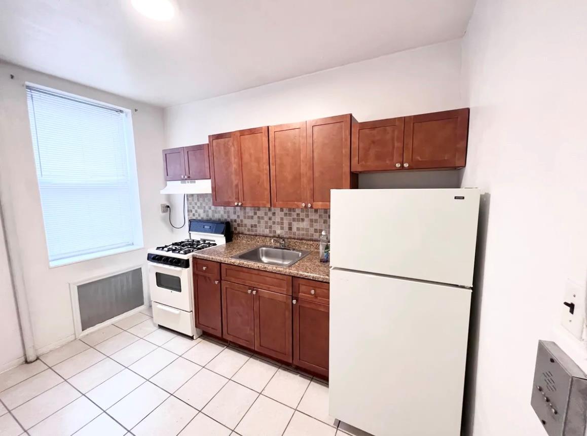 Apartment 189th  Bronx, NY 10458, MLS-863817-2
