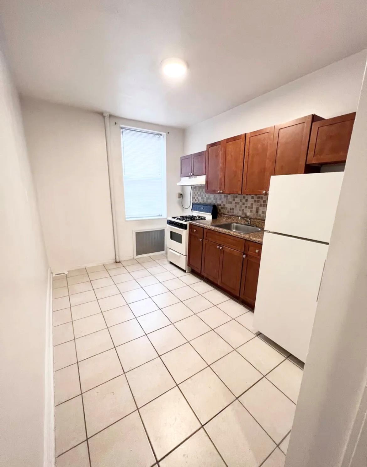 Apartment 189th  Bronx, NY 10458, MLS-863817-3