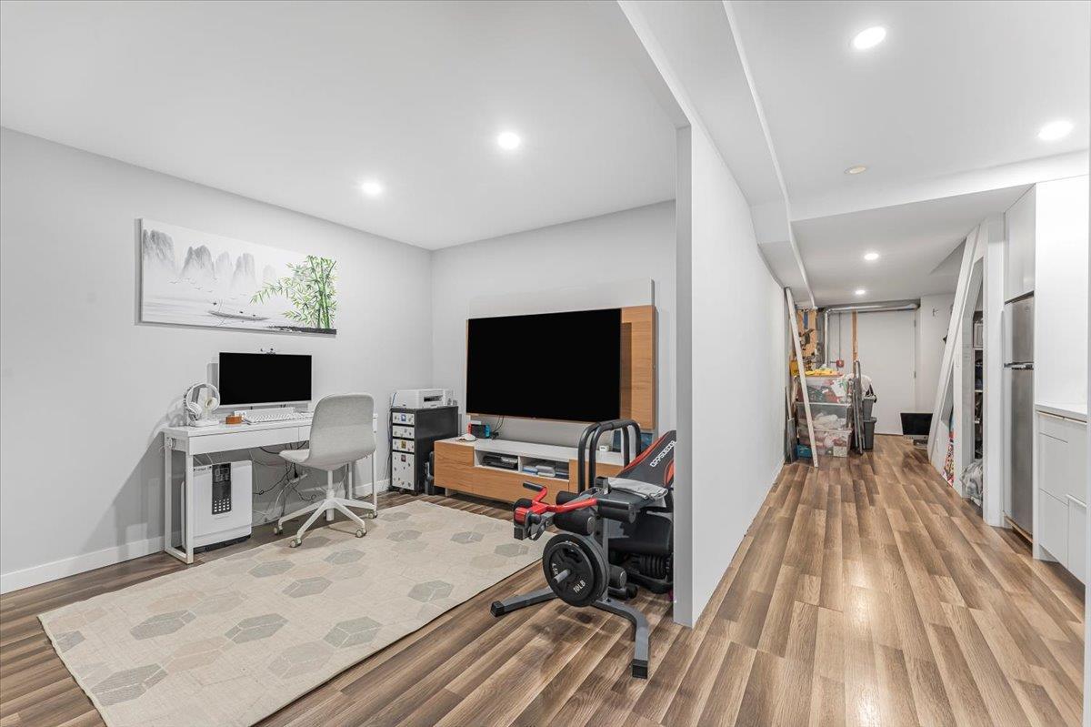 Single Family Irwin  Bronx, NY 10463, MLS-863851-6