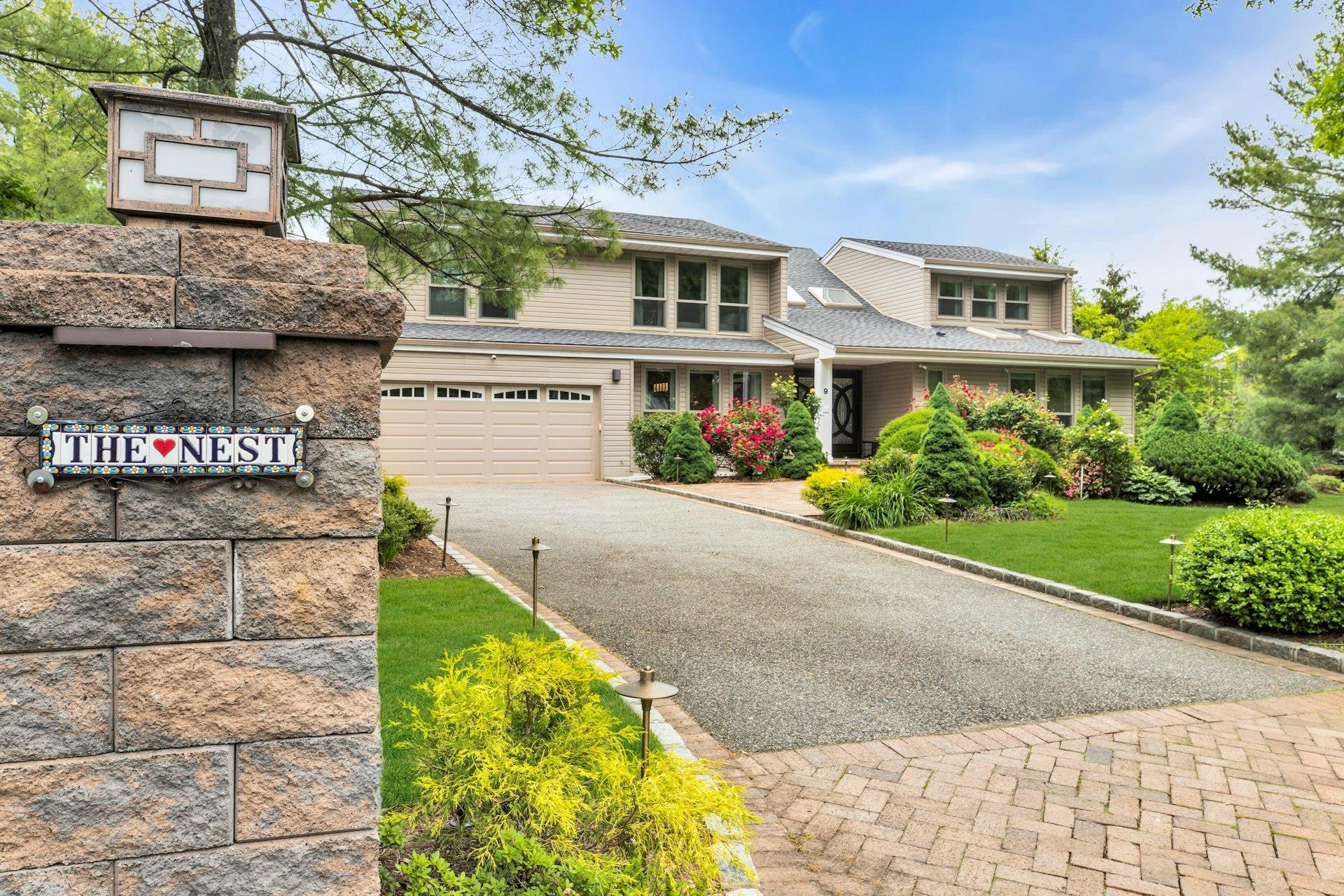Single Family Hill & Tree  Suffolk County, NY 11747, MLS-863873-2