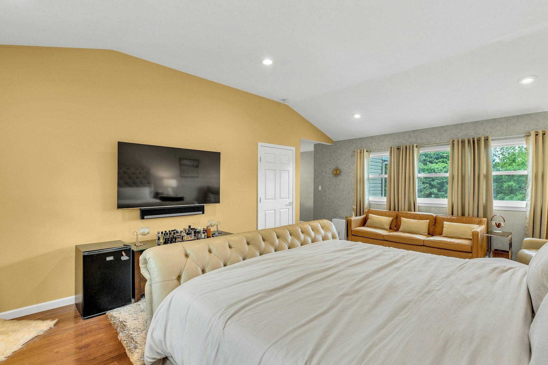 Single Family Hill & Tree  Suffolk County, NY 11747, MLS-863873-21