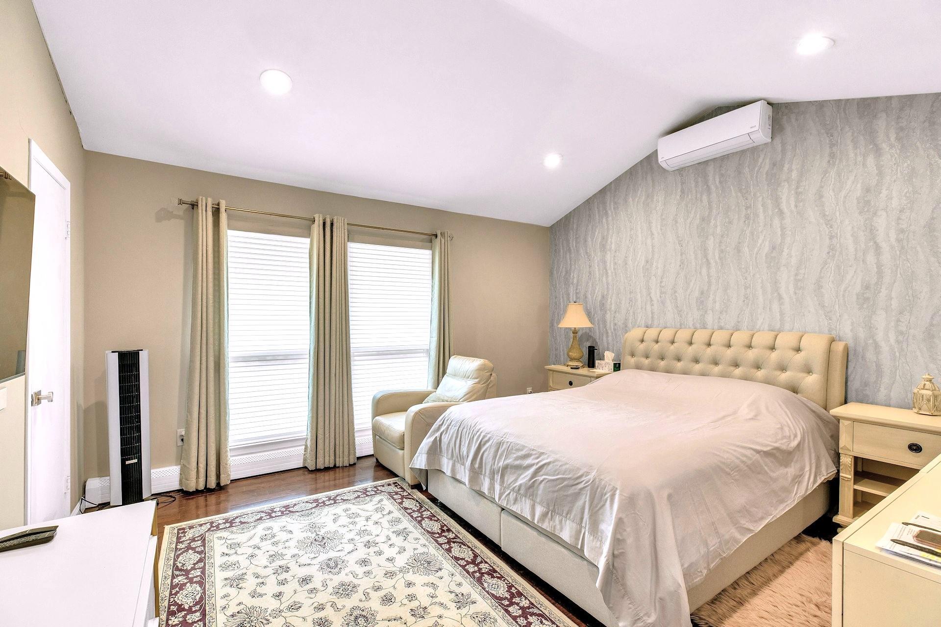Single Family Hill & Tree  Suffolk County, NY 11747, MLS-863873-26