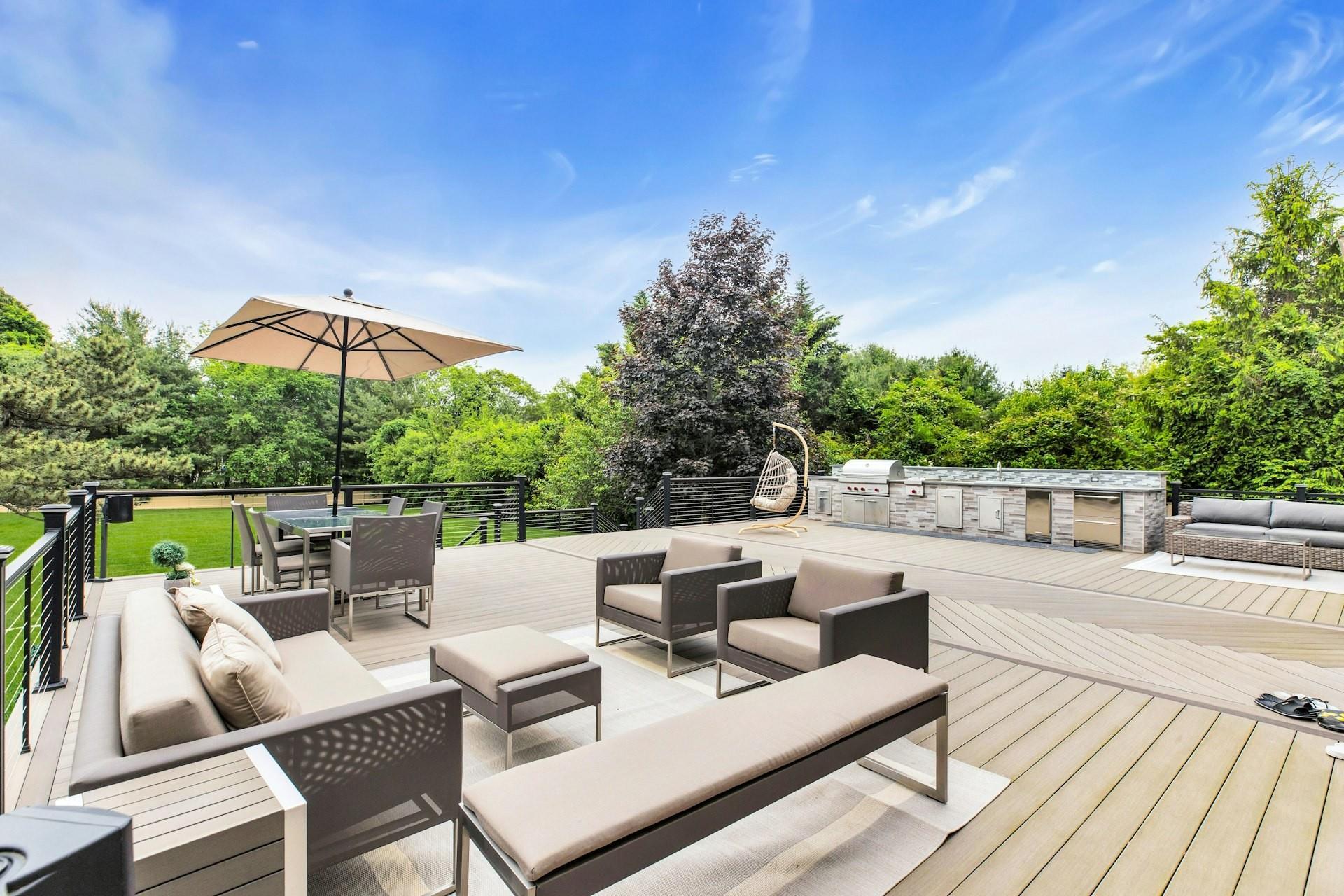 Single Family Hill & Tree  Suffolk County, NY 11747, MLS-863873-34