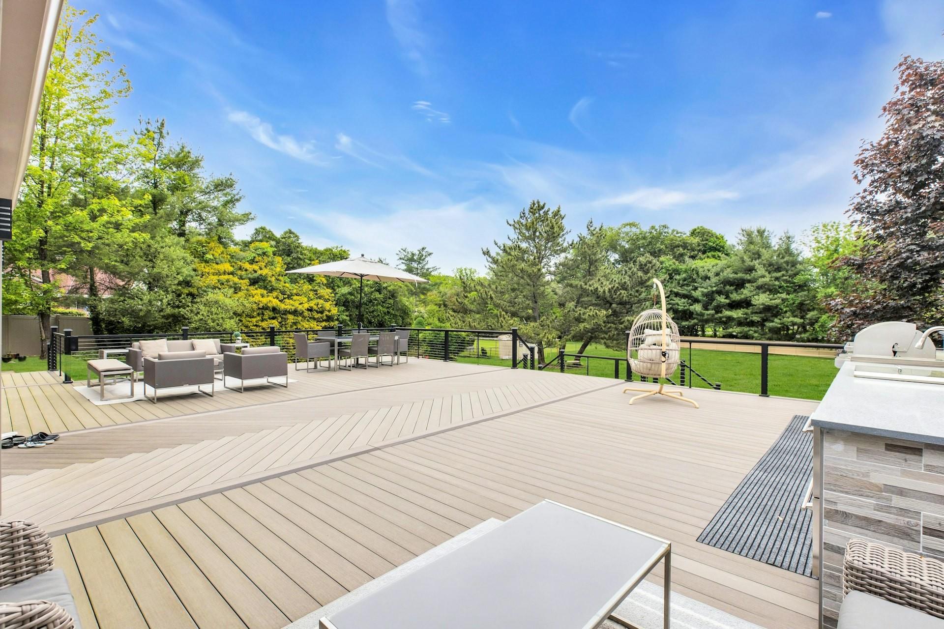 Single Family Hill & Tree  Suffolk County, NY 11747, MLS-863873-35