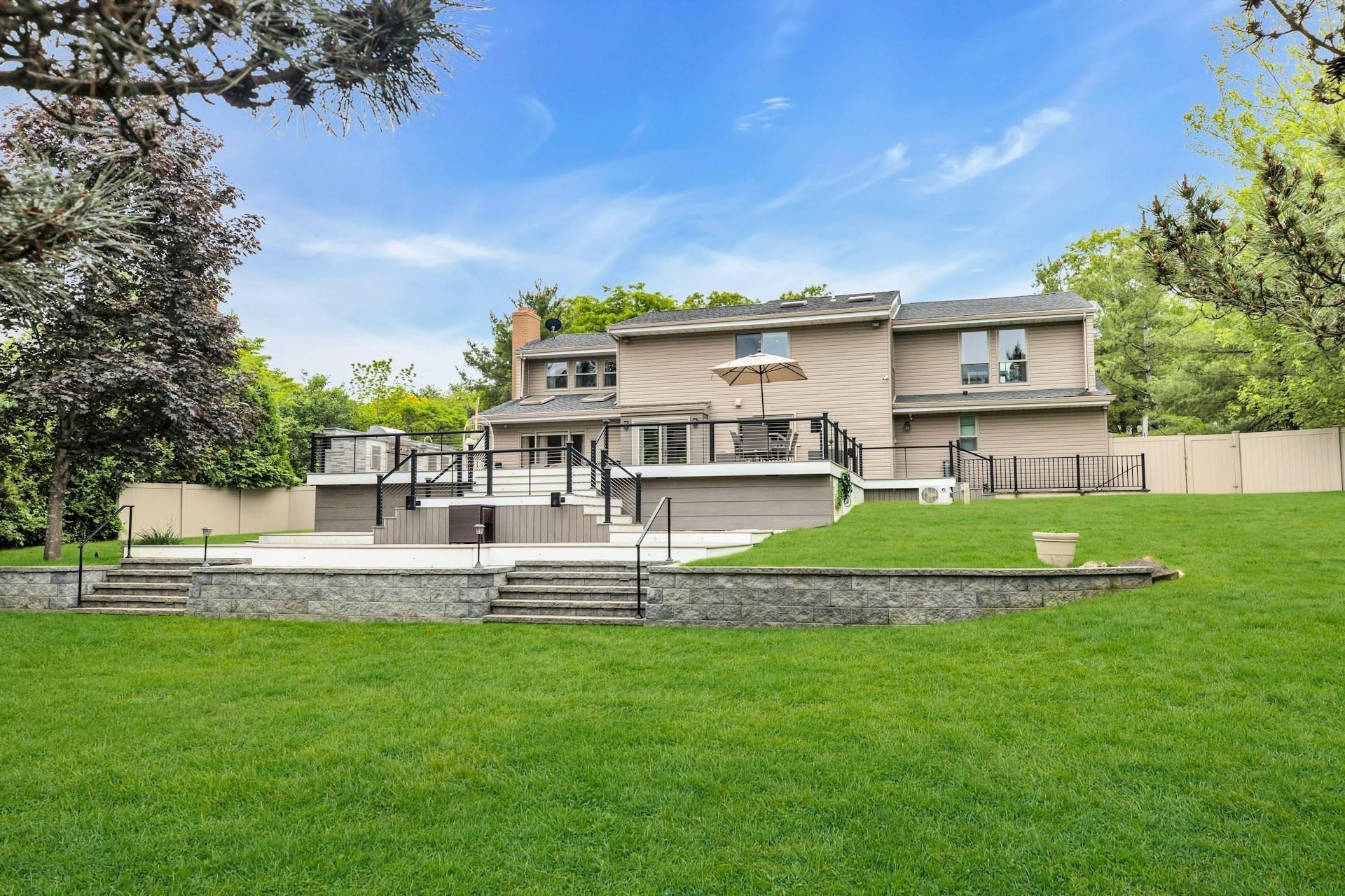 Single Family Hill & Tree  Suffolk County, NY 11747, MLS-863873-4