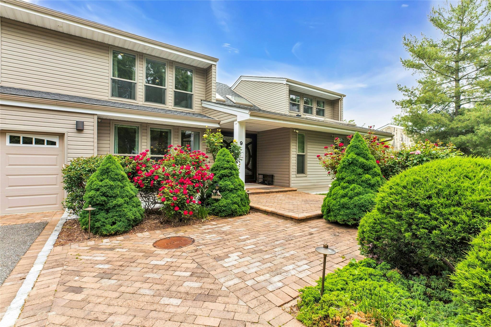 Single Family Hill & Tree  Suffolk County, NY 11747, MLS-863873-5