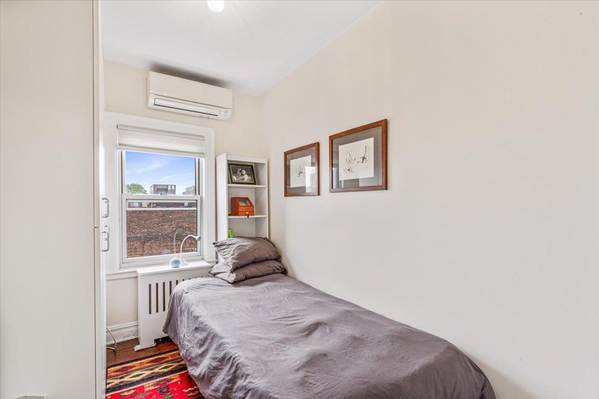 Single Family 71st  Queens, NY 11372, MLS-863876-16