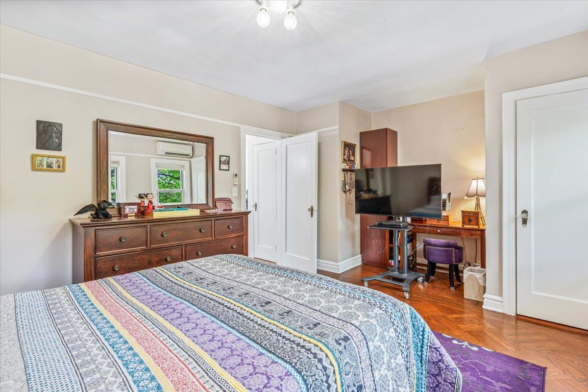 Single Family 71st  Queens, NY 11372, MLS-863876-20