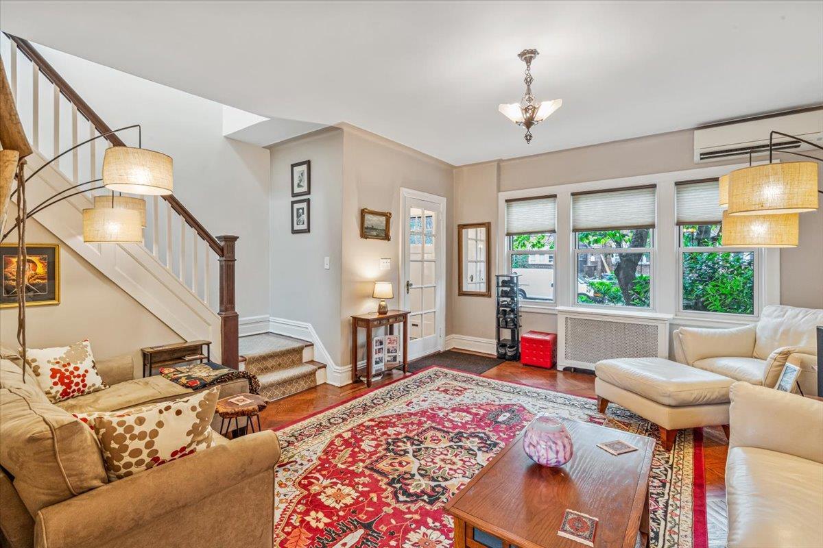 Single Family 71st  Queens, NY 11372, MLS-863876-4