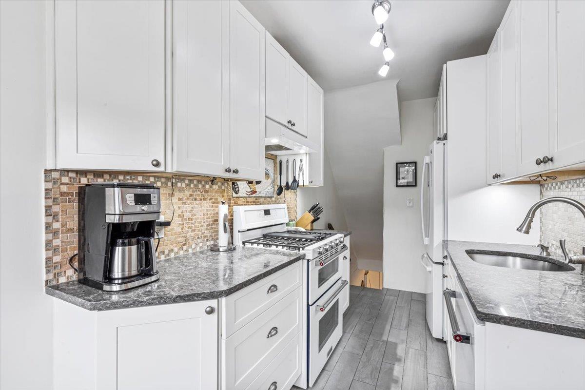 Single Family 71st  Queens, NY 11372, MLS-863876-7
