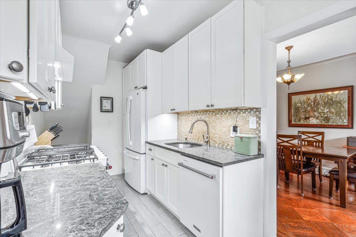 Single Family 71st  Queens, NY 11372, MLS-863876-8