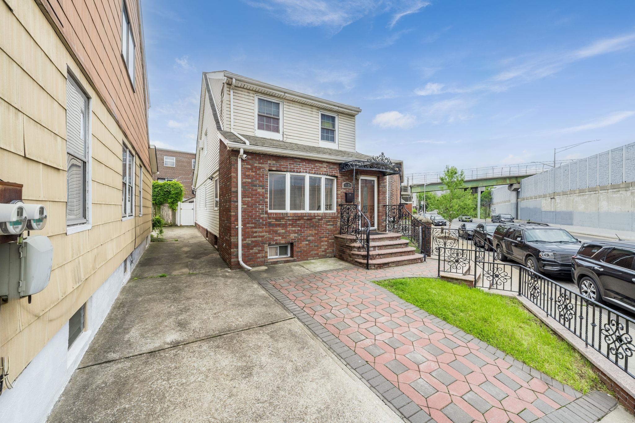 Single Family 58  Queens, NY 11378, MLS-863878-27