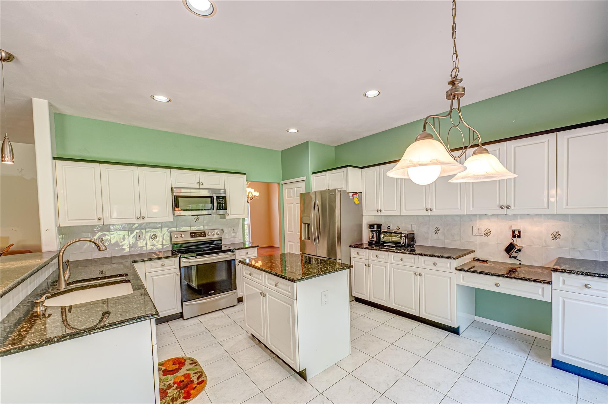 Single Family English Ivy  Suffolk County, NY 11755, MLS-863926-10