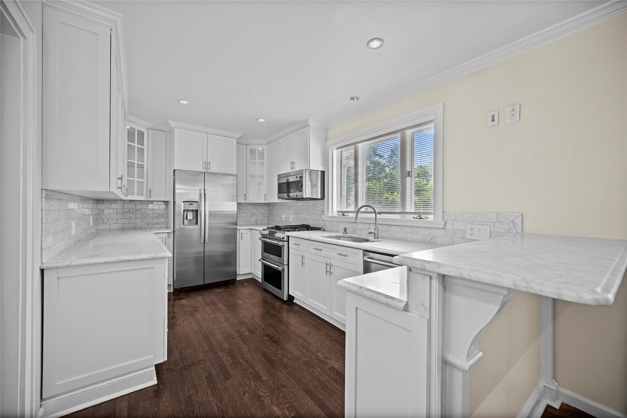 Single Family Crane  Westchester County, NY 10603, MLS-864040-12