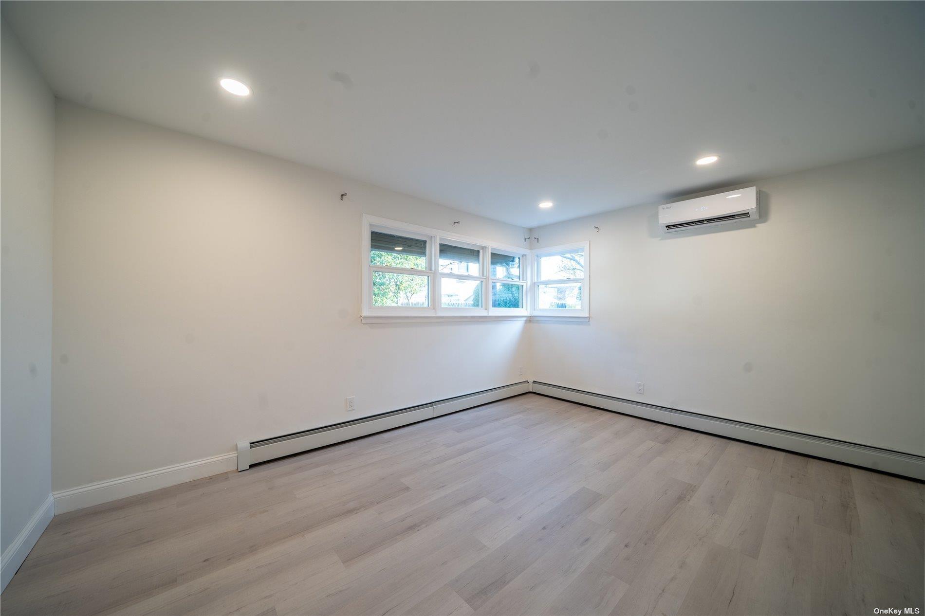 Single Family Kingfisher  Nassau County, NY 11756, MLS-864046-8