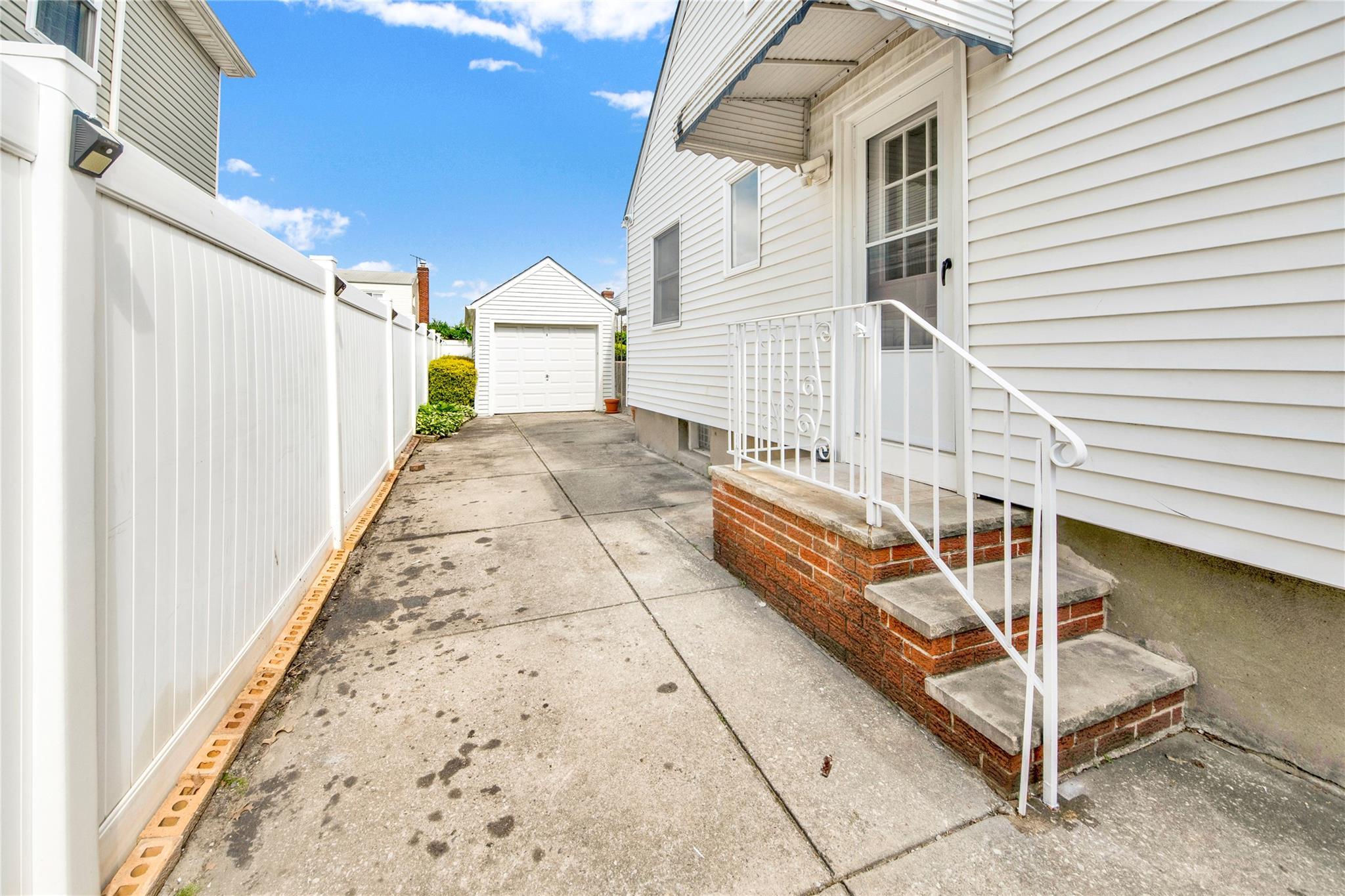 Single Family Irving  Nassau County, NY 11580, MLS-864060-17