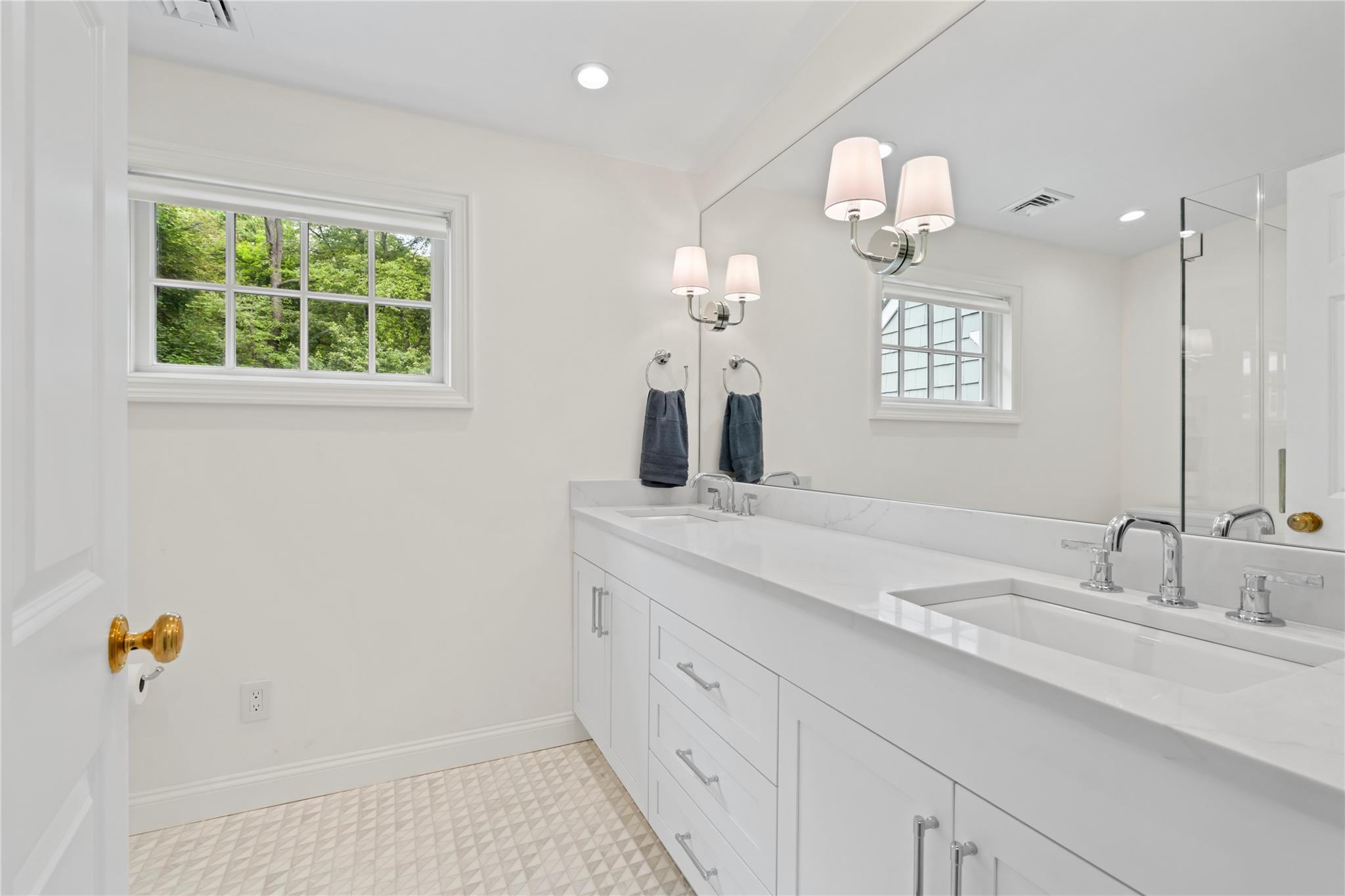 Single Family Matinecock Farms  Nassau County, NY 11542, MLS-864070-23
