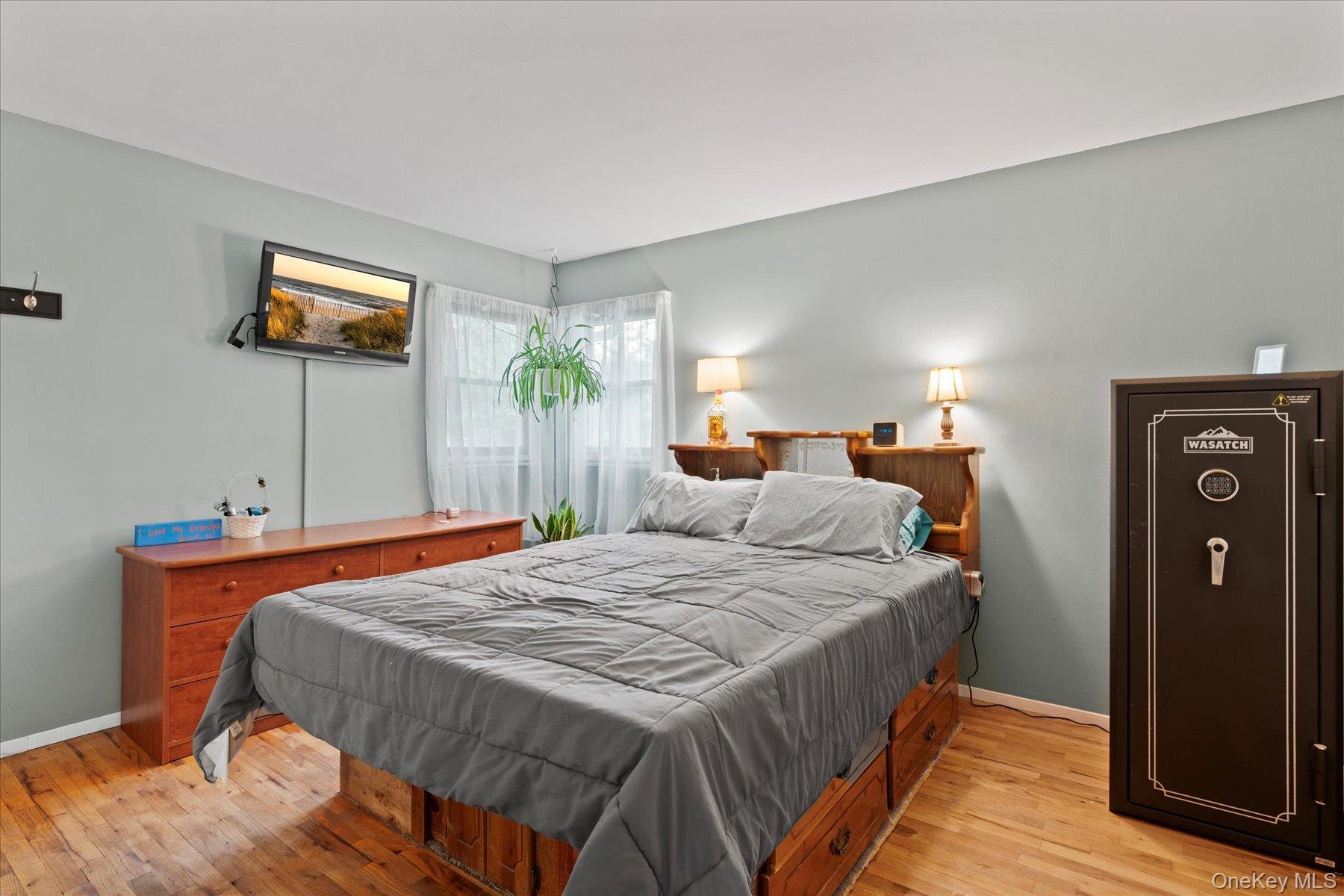 Single Family Debragga Suffolk County, NY 11940, MLS-864084-11