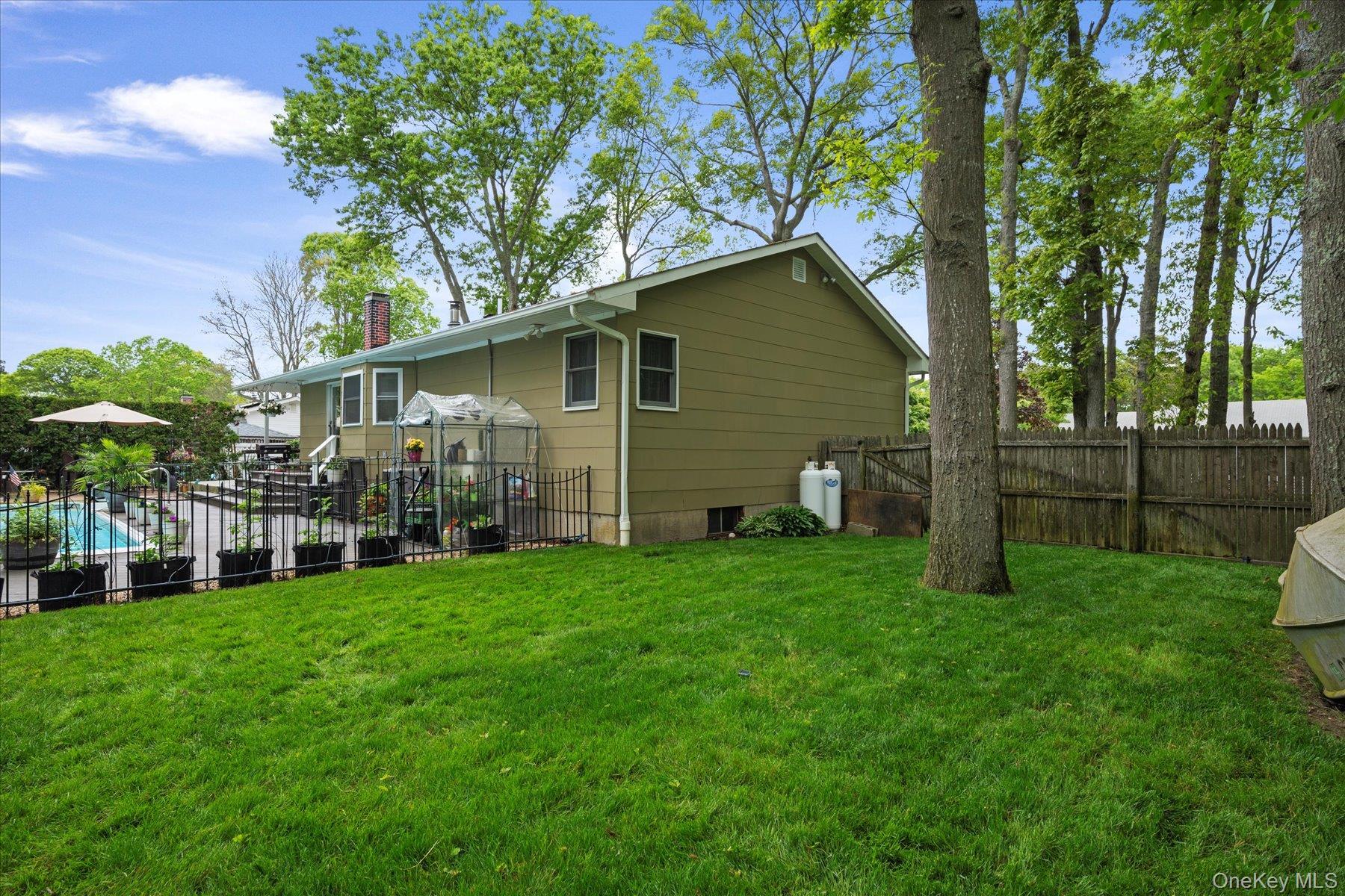 Single Family Debragga  Suffolk County, NY 11940, MLS-864084-29