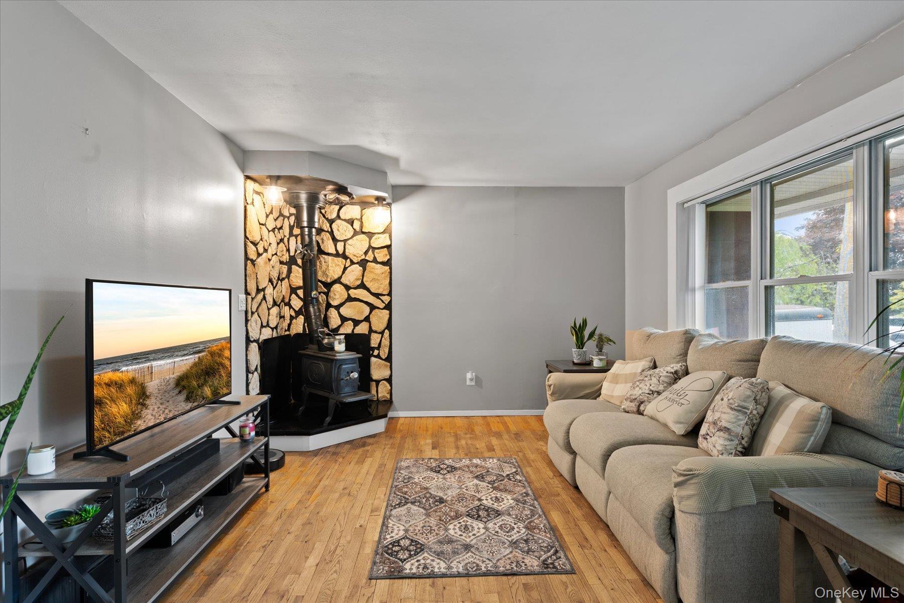 Single Family Debragga Suffolk County, NY 11940, MLS-864084-4