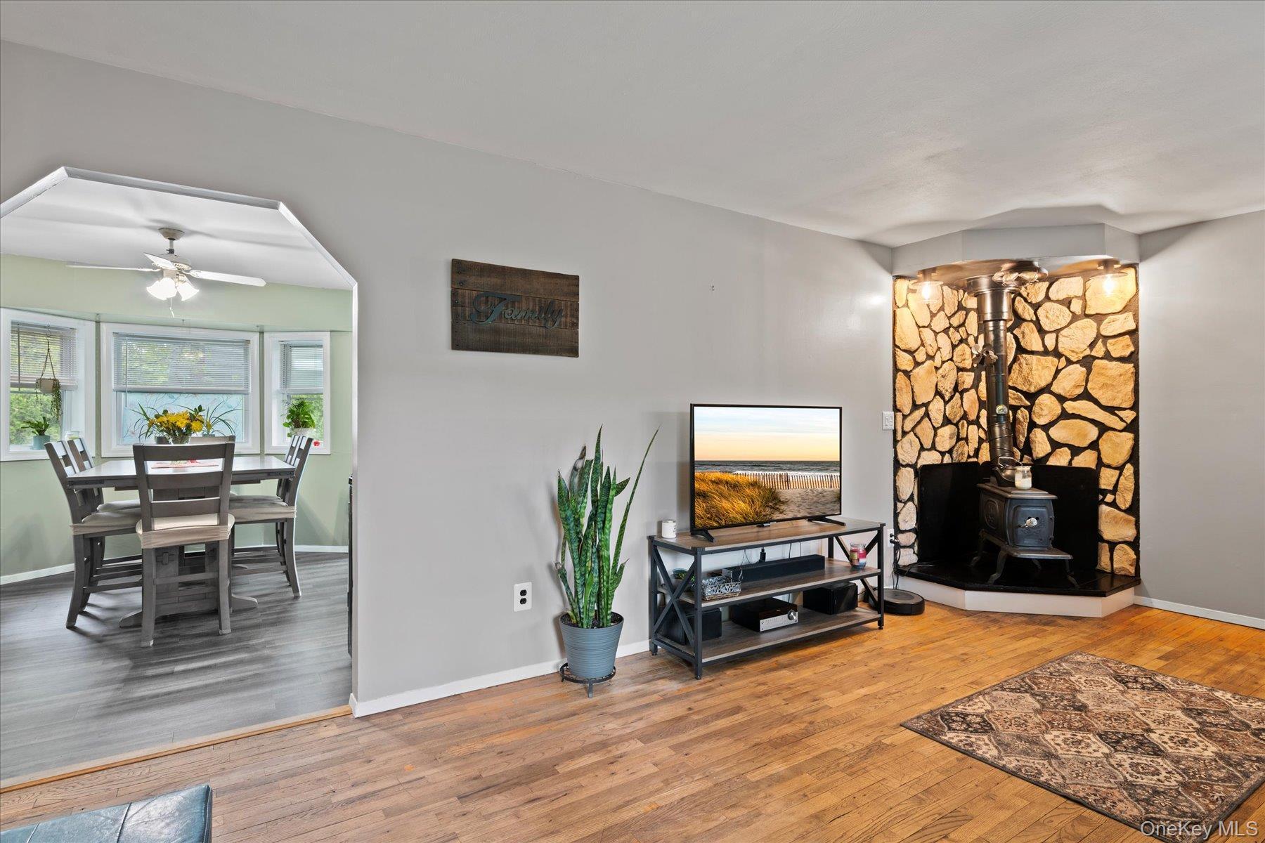 Single Family Debragga Suffolk County, NY 11940, MLS-864084-5