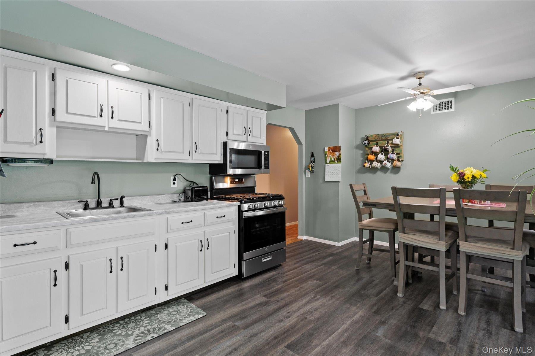 Single Family Debragga Suffolk County, NY 11940, MLS-864084-6