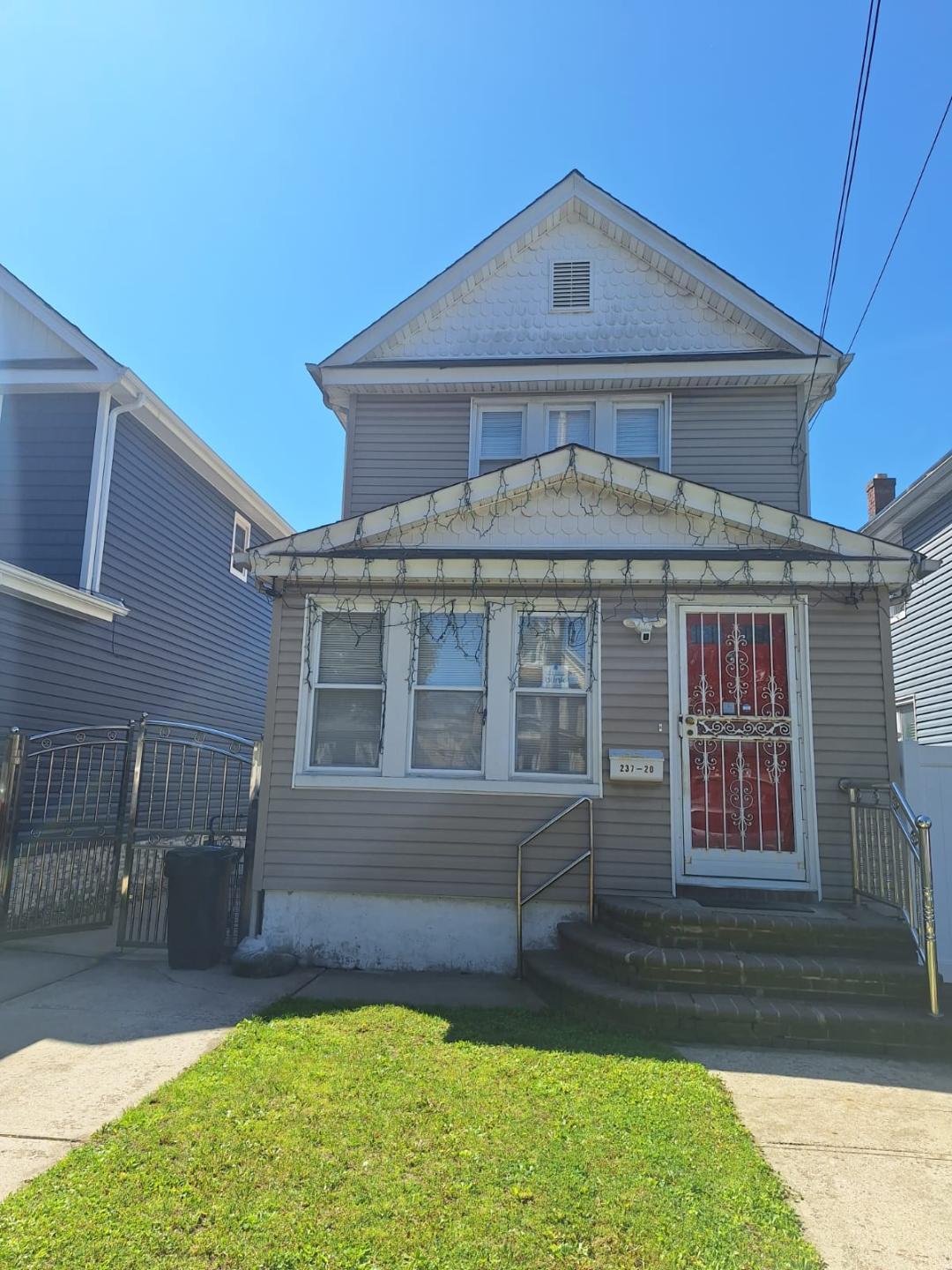Single Family 93  Queens, NY 11426, MLS-864134-10
