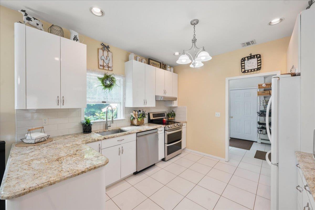Single Family Moor  Suffolk County, NY 11772, MLS-864173-13