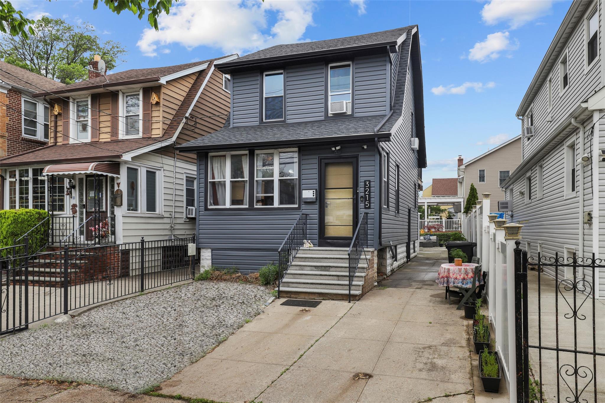 Single Family Randall  Bronx, NY 10465, MLS-864181-2