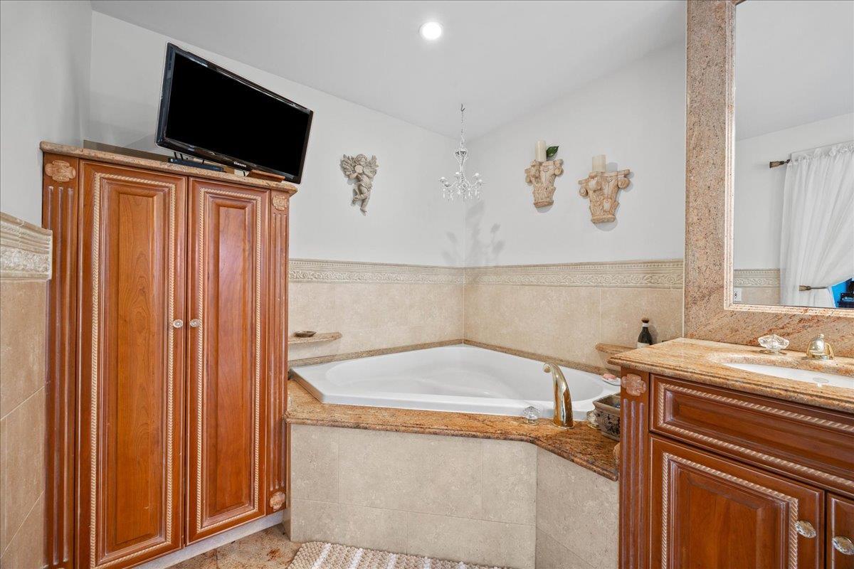 Single Family Bulaire Nassau County, NY 11518, MLS-864194-24