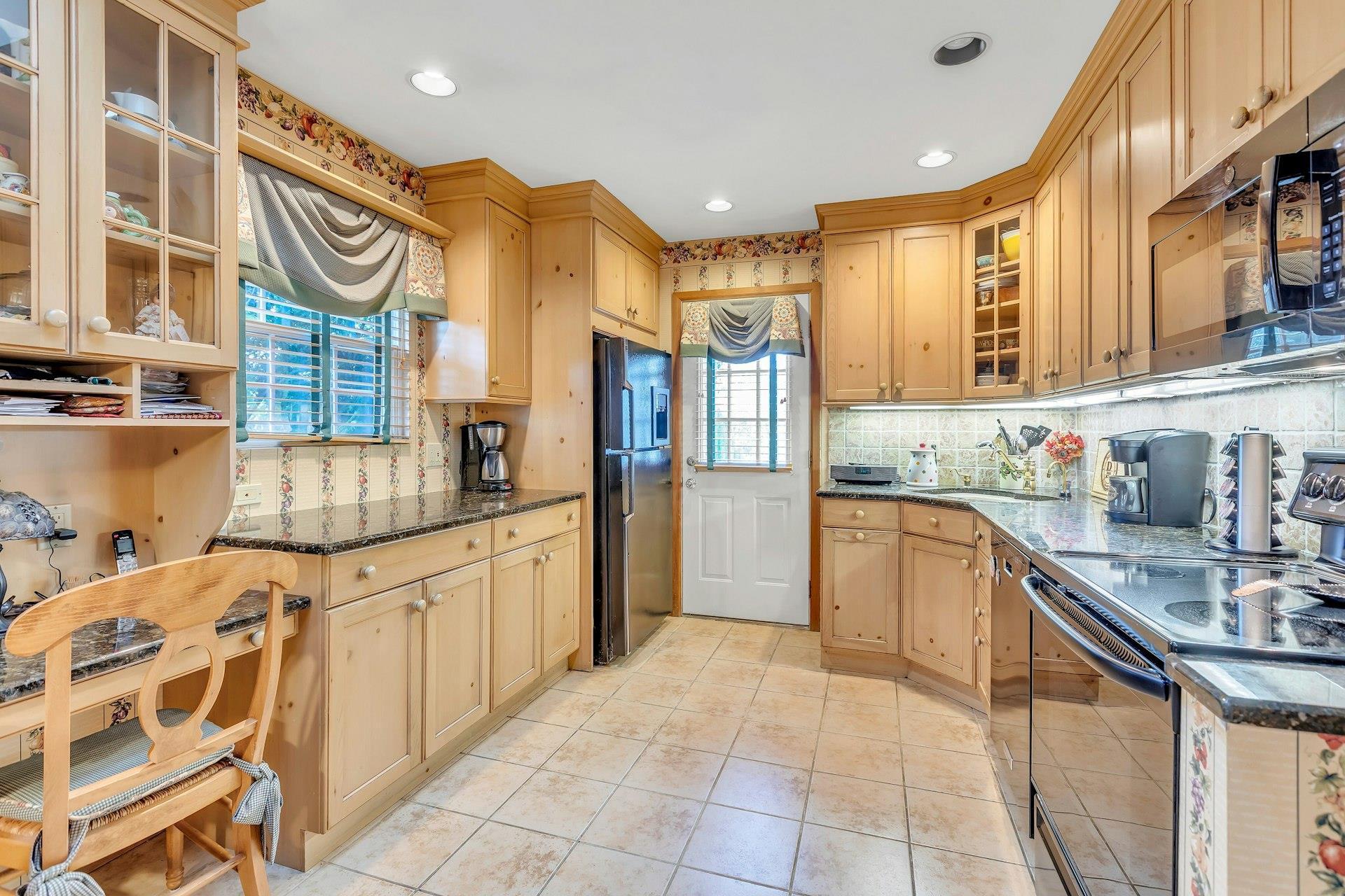 Single Family Warren  Nassau County, NY 11803, MLS-864219-13