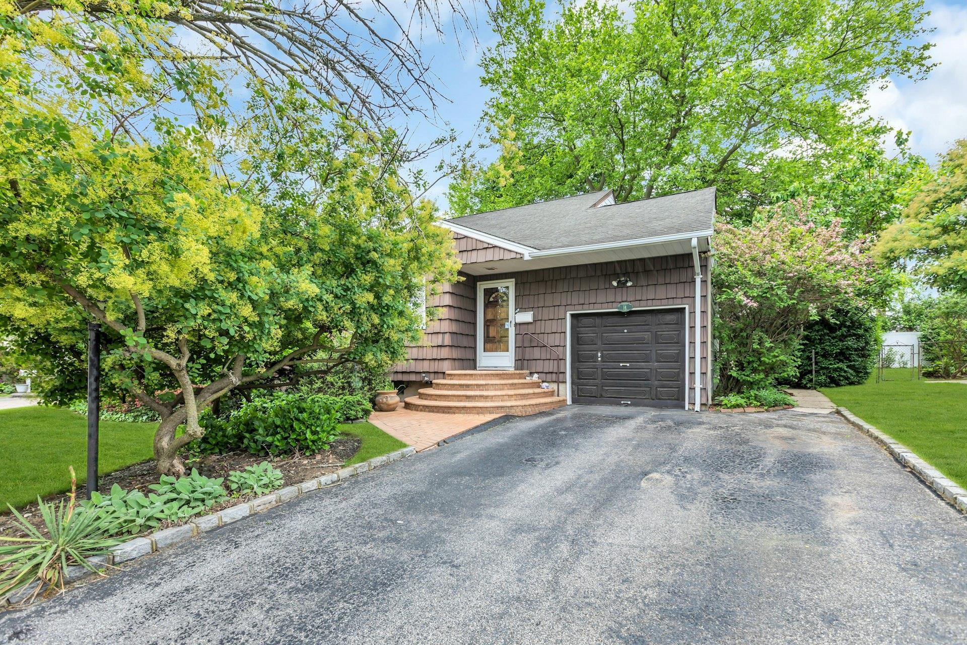 Single Family Warren  Nassau County, NY 11803, MLS-864219-2