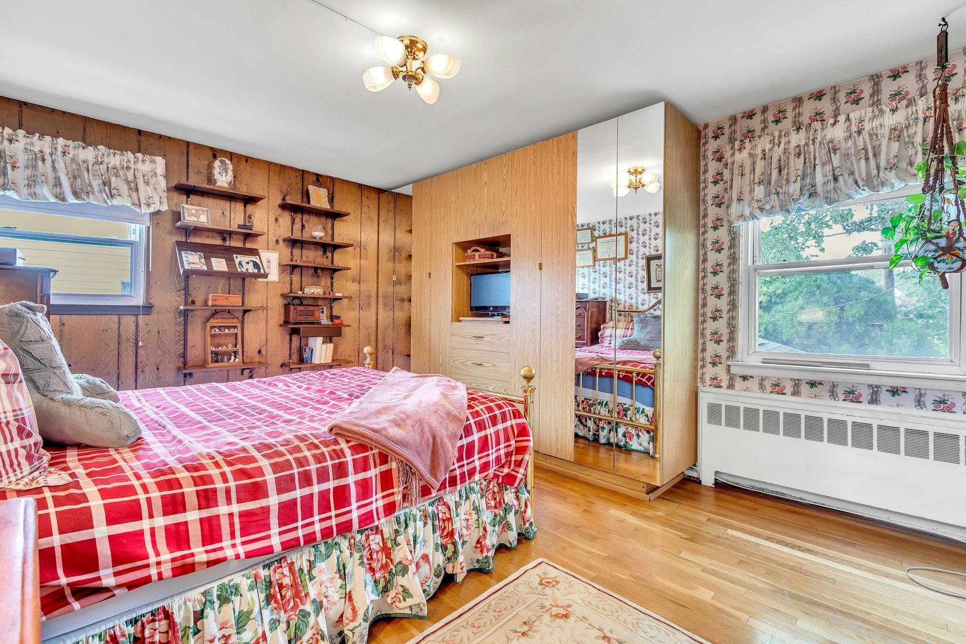 Single Family Warren  Nassau County, NY 11803, MLS-864219-22