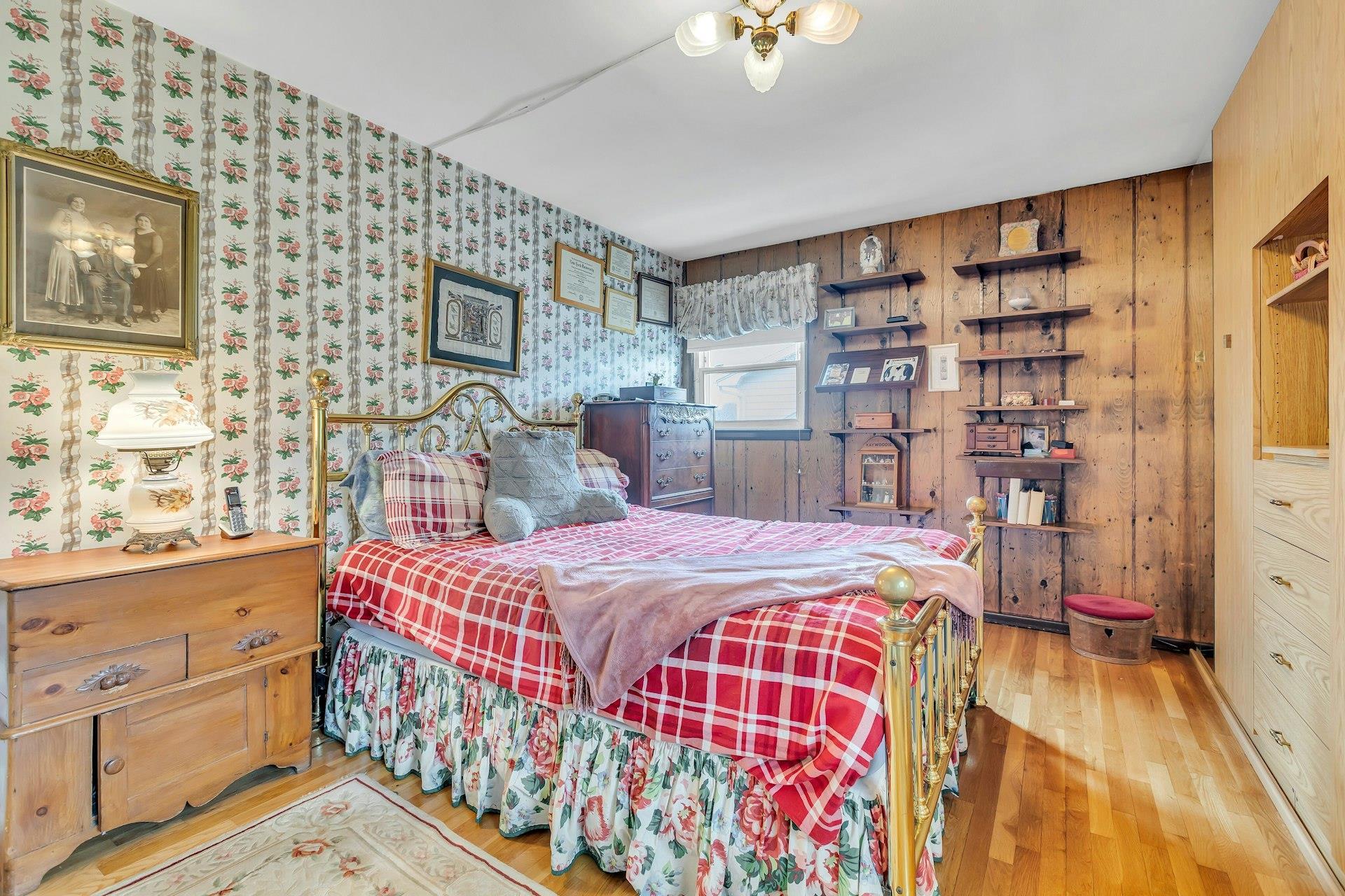 Single Family Warren  Nassau County, NY 11803, MLS-864219-23