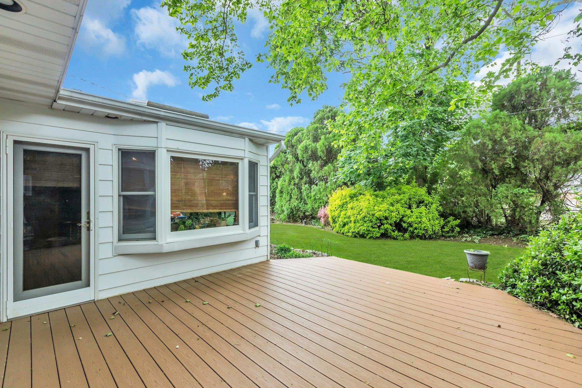 Single Family Warren  Nassau County, NY 11803, MLS-864219-29