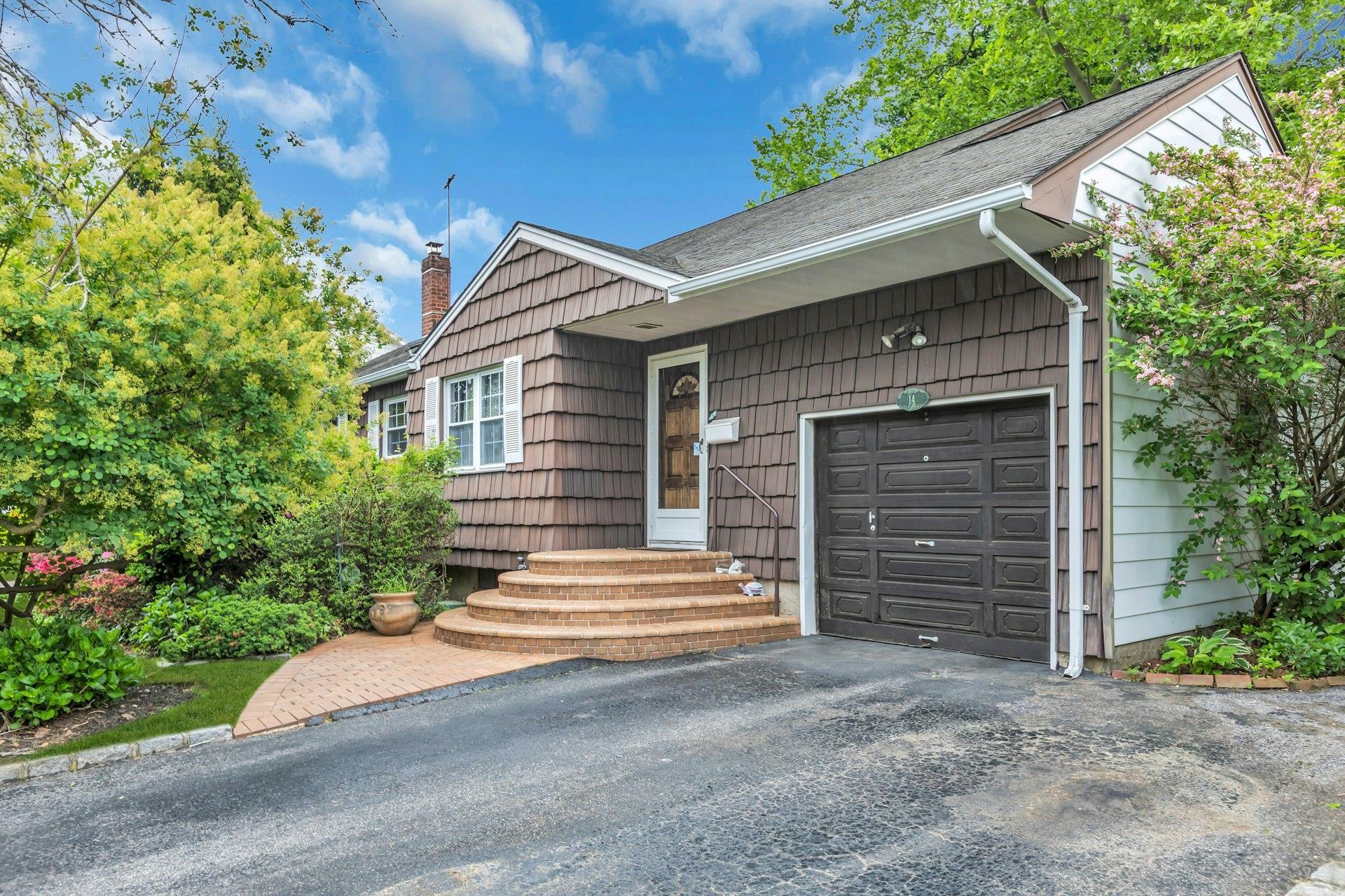 Single Family Warren  Nassau County, NY 11803, MLS-864219-3
