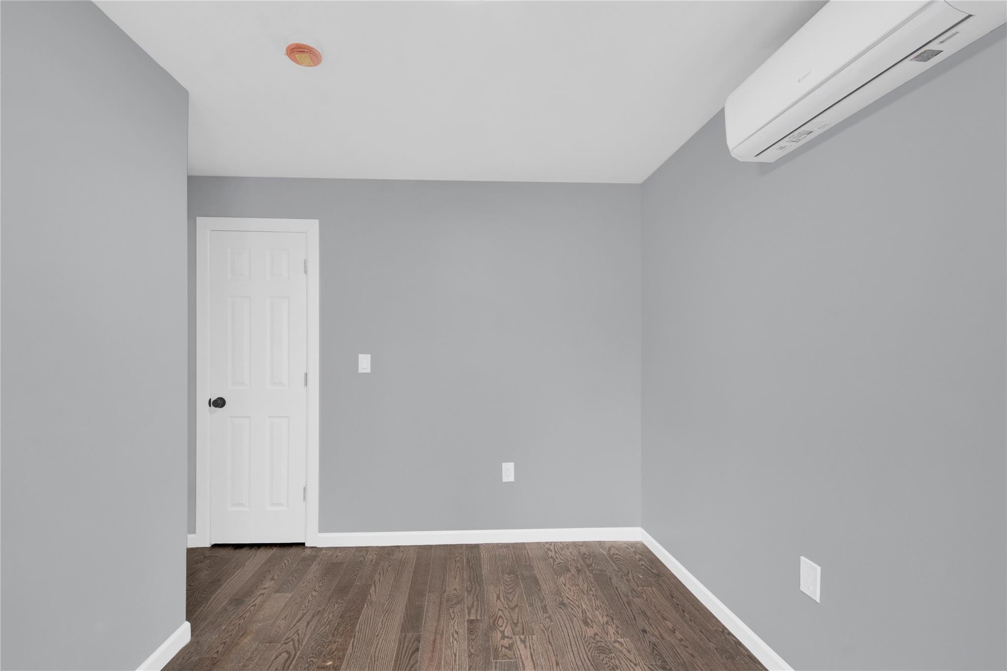 Single Family Terrace  Bronx, NY 10464, MLS-864237-12