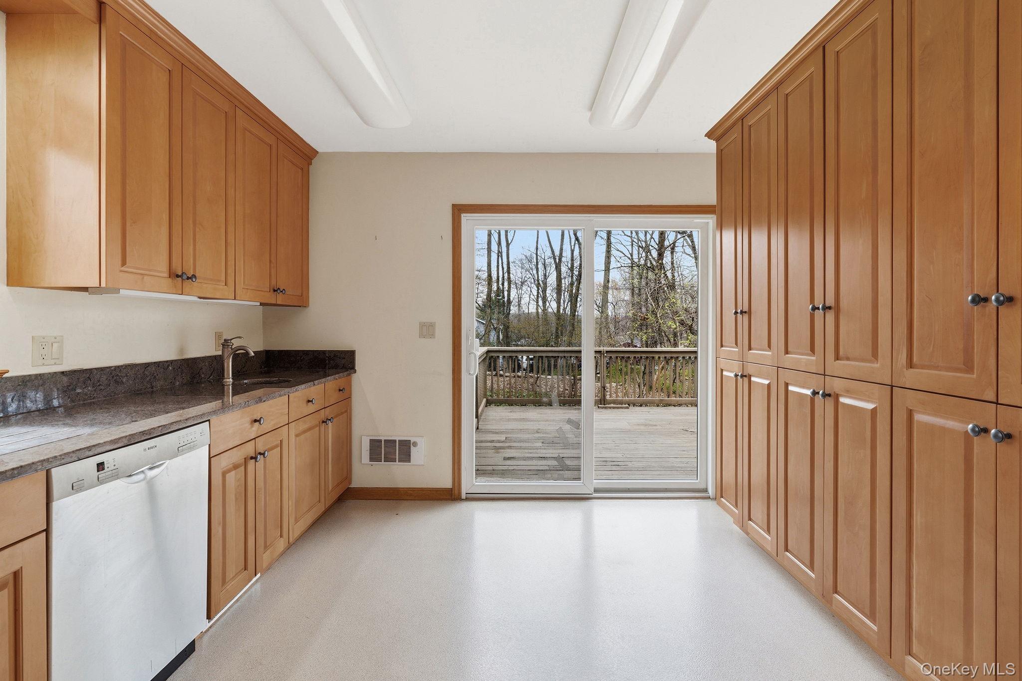 Single Family Croton Lake  Westchester County, NY 10598, MLS-864328-10
