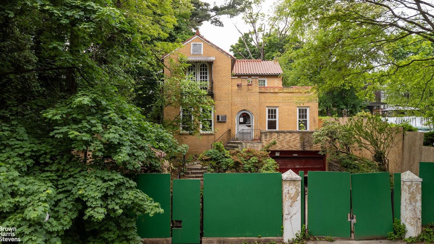 Single Family Netherland  Bronx, NY 10463, MLS-864338-4