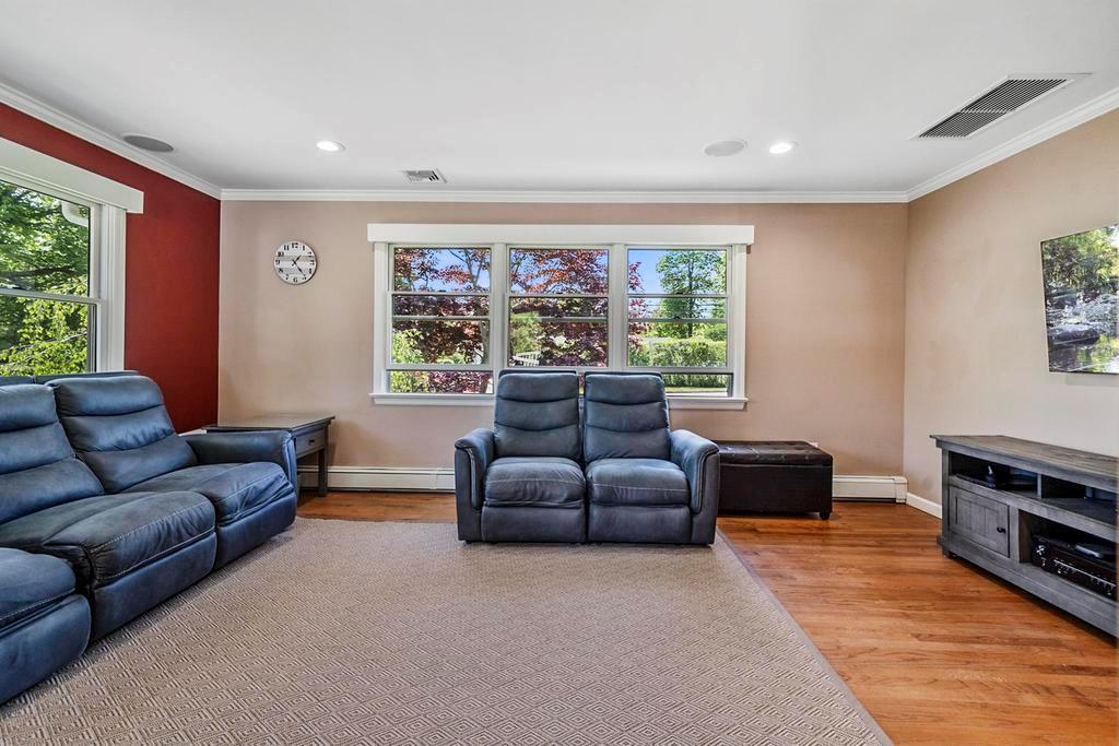 Single Family Highview  Suffolk County, NY 11719, MLS-864371-7