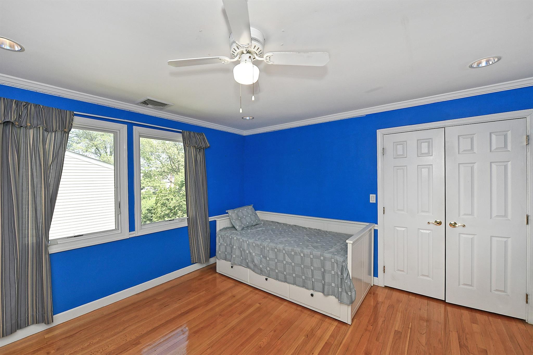 Single Family Sandy  Nassau County, NY 11530, MLS-864393-25