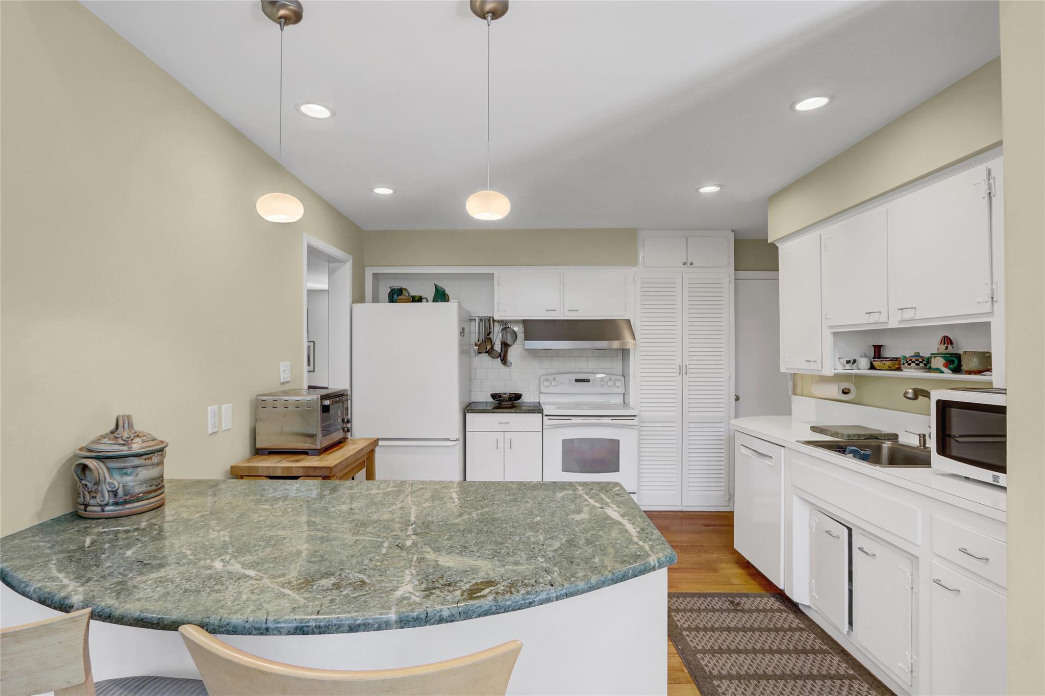 Single Family Exeter  Nassau County, NY 11545, MLS-864434-13