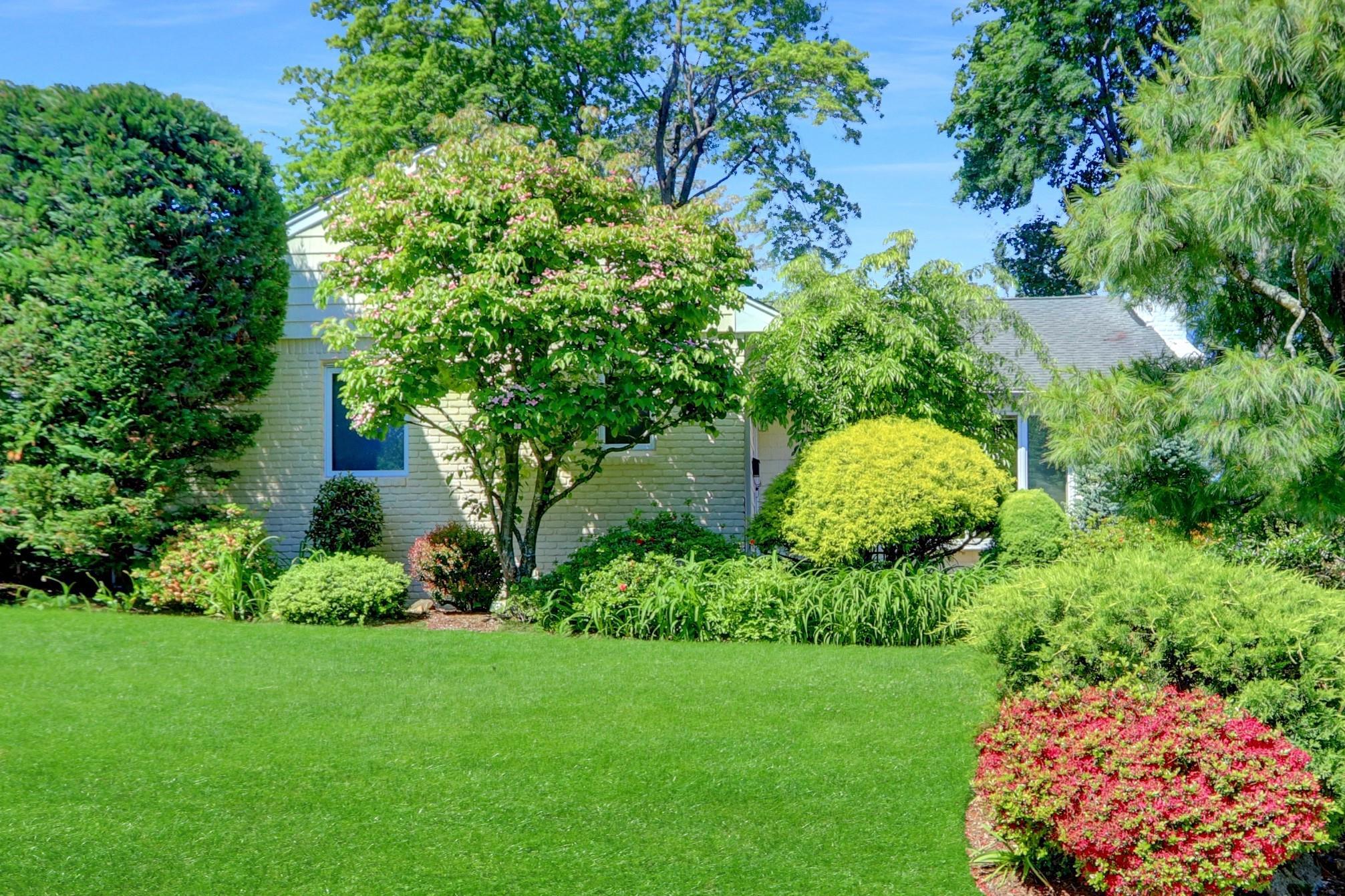 Single Family Exeter  Nassau County, NY 11545, MLS-864434-2