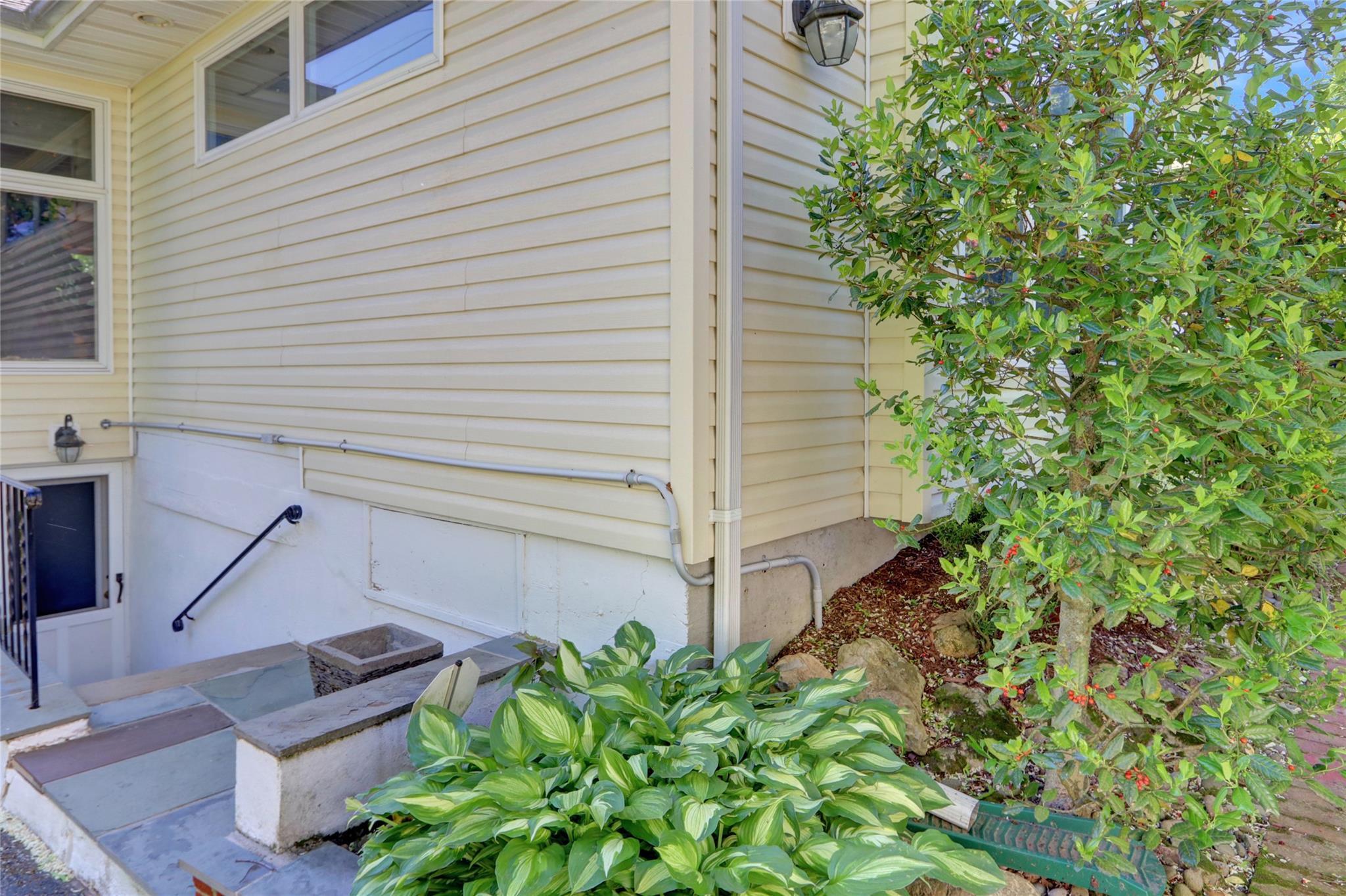 Single Family Exeter  Nassau County, NY 11545, MLS-864434-27