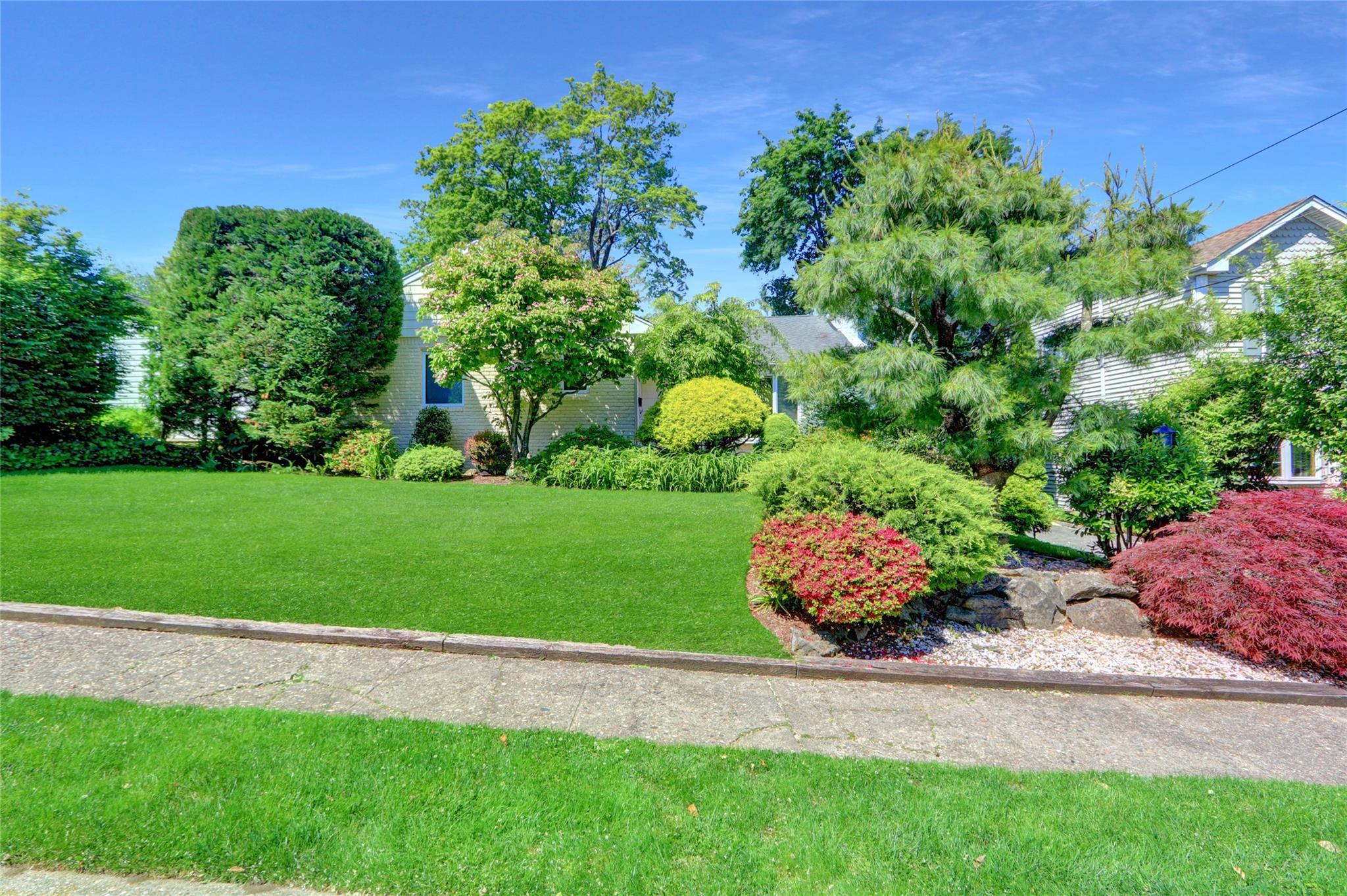 Single Family Exeter  Nassau County, NY 11545, MLS-864434-3